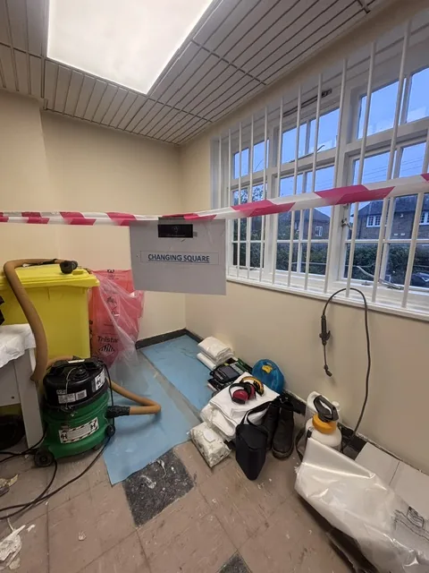 Asbestos floor tile and bitumen removal in Lambeth